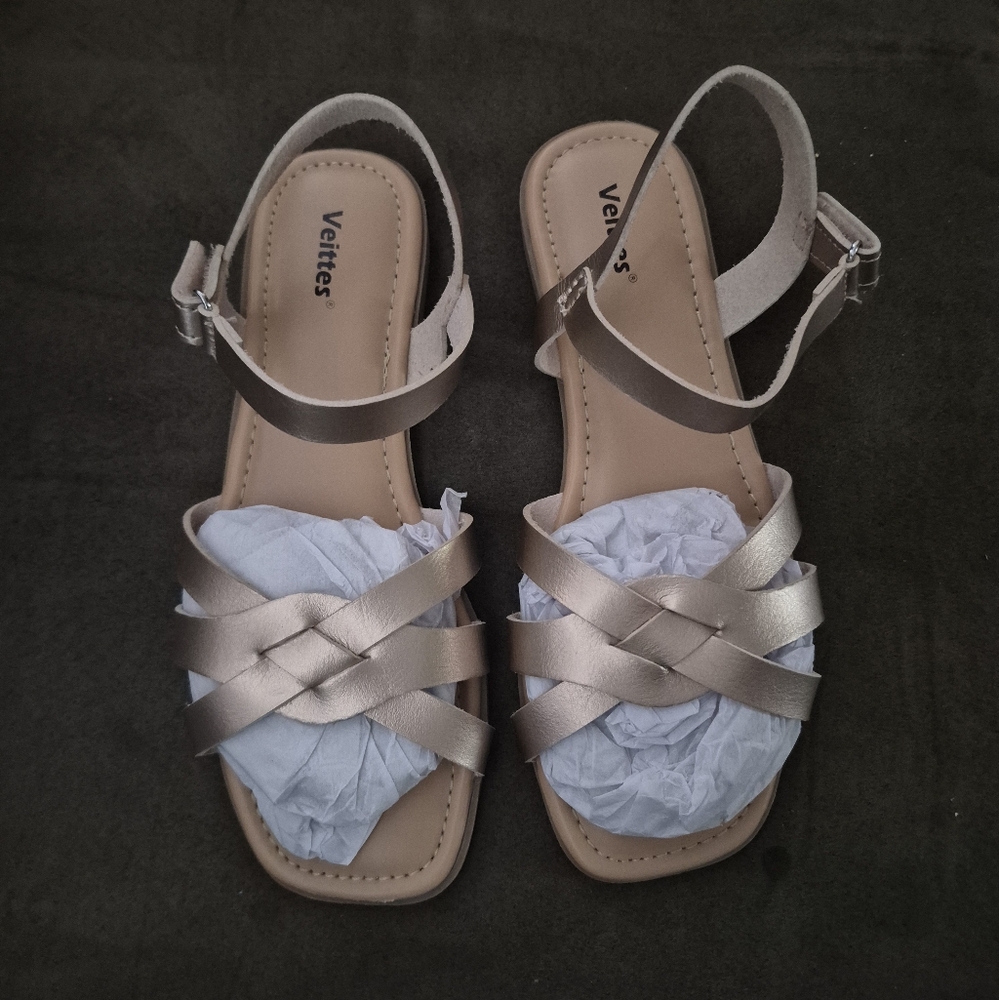 New Without Box Women's Veittes Gold  Sandals US Size 8.5